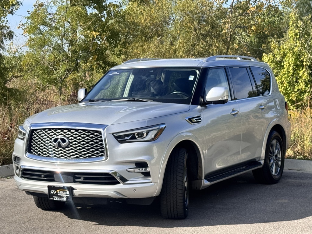 2022 Infiniti QX80 Luxe photo 3