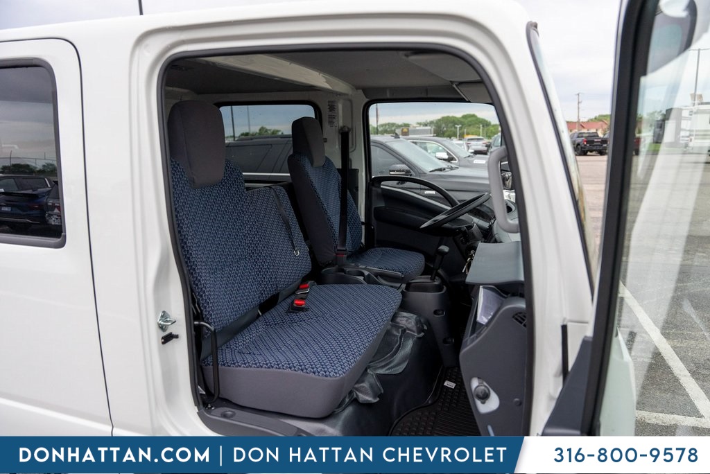 2025 Chevrolet Silverado photo 19