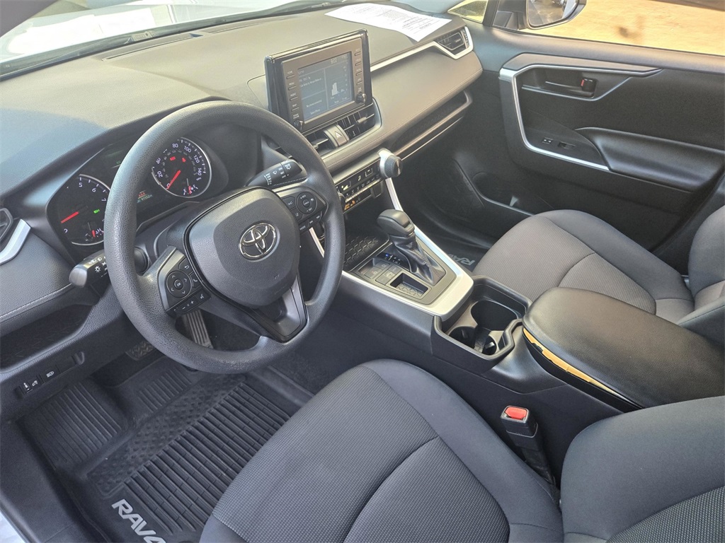 2019 Toyota RAV4 LE photo 12