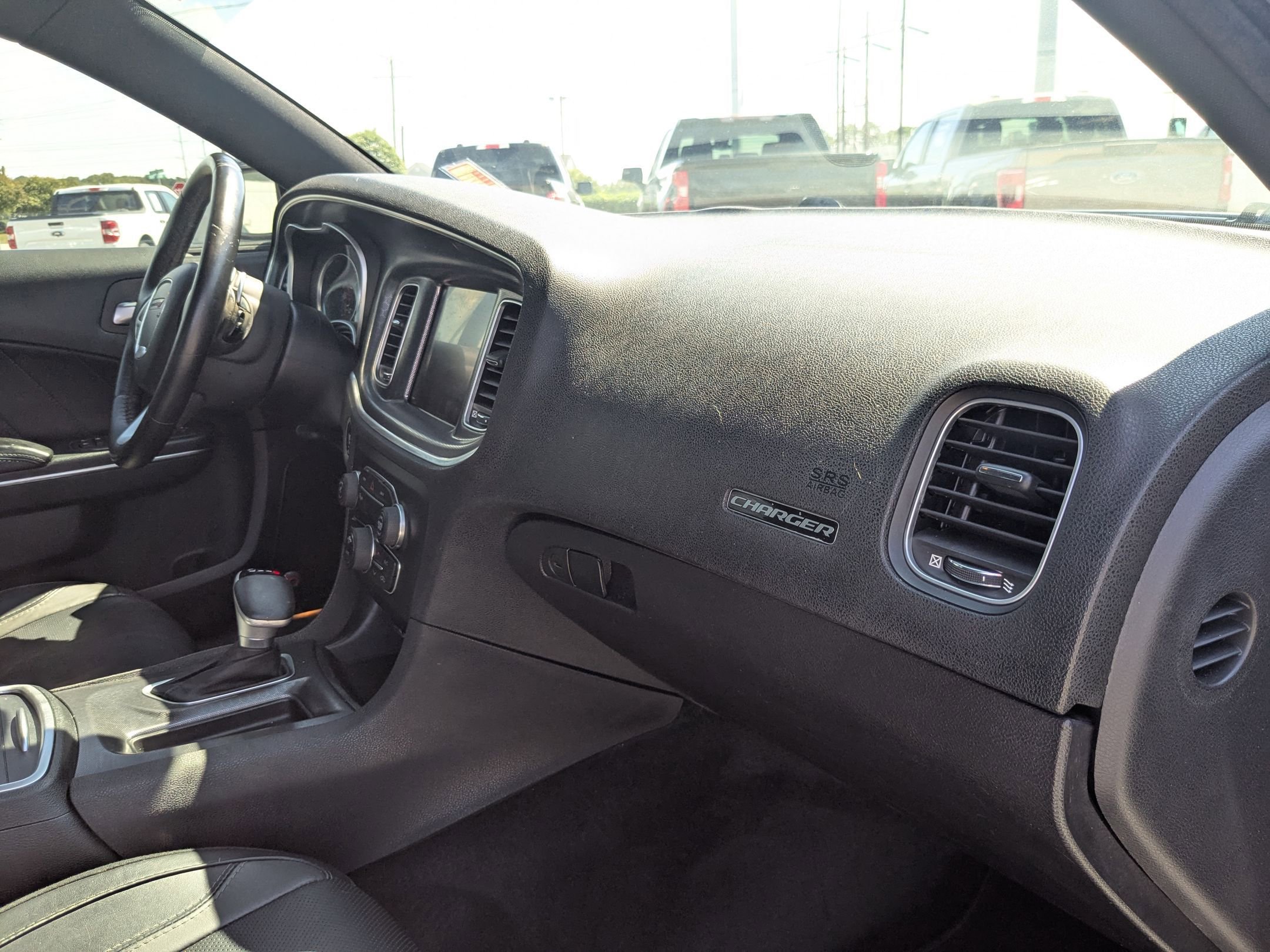 2016 Dodge Charger SXT photo 14