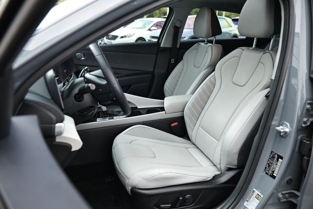 2022 Hyundai Elantra Limited photo 23