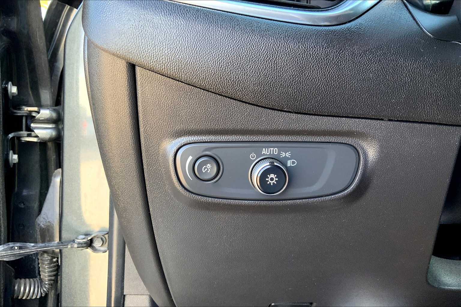 2021 Chevrolet Equinox LT photo 32