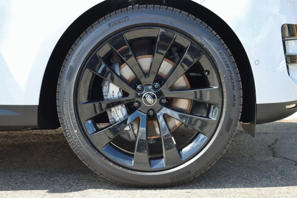 2025 Land Rover Range Rover Sport SE photo 6