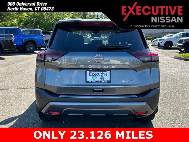 2022 Nissan Rogue SL photo 2