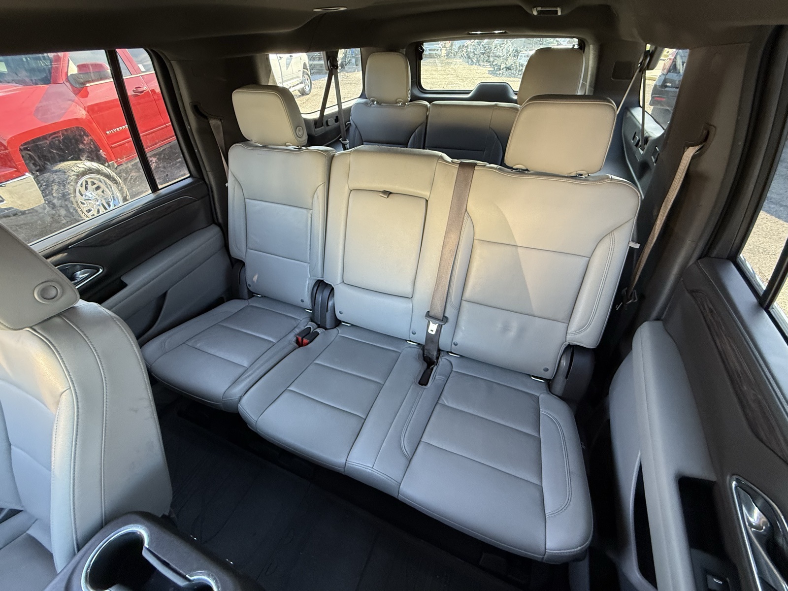 2021 Chevrolet Suburban LT photo 23