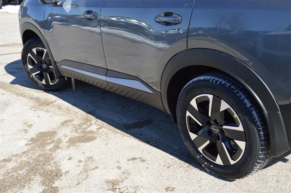 2025 Nissan Kicks SV photo 10