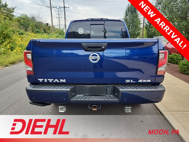 2021 Nissan Titan SL Crew Cab photo 5