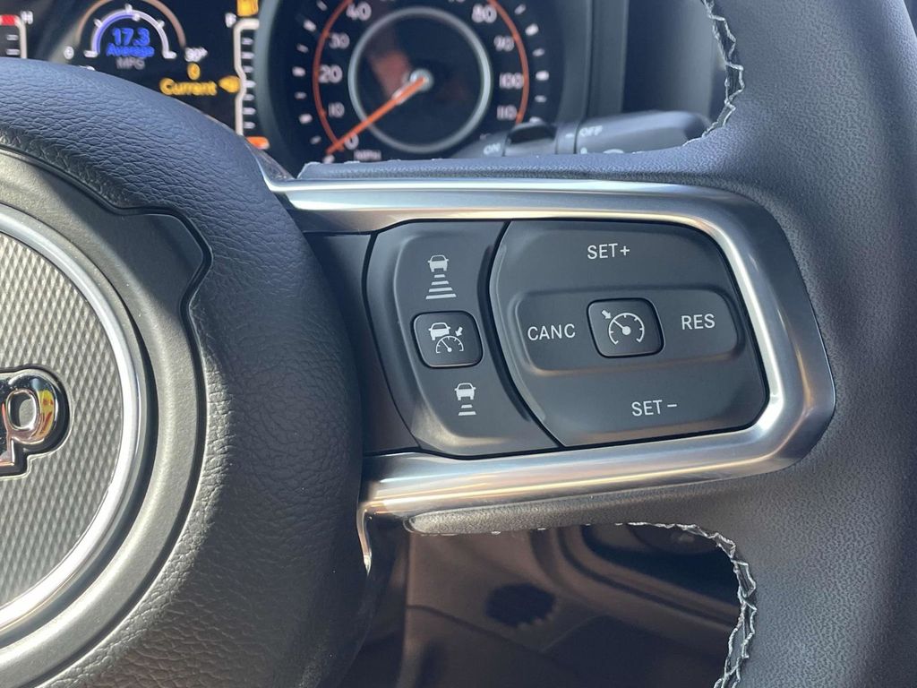 2025 Jeep Wrangler Sahara photo 29