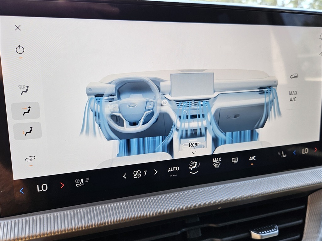 2025 Ford Explorer photo 17