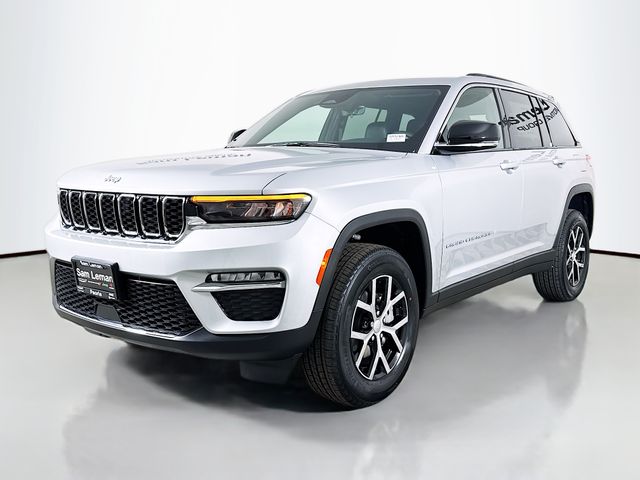 2025 Jeep Grand Cherokee Limited photo 3