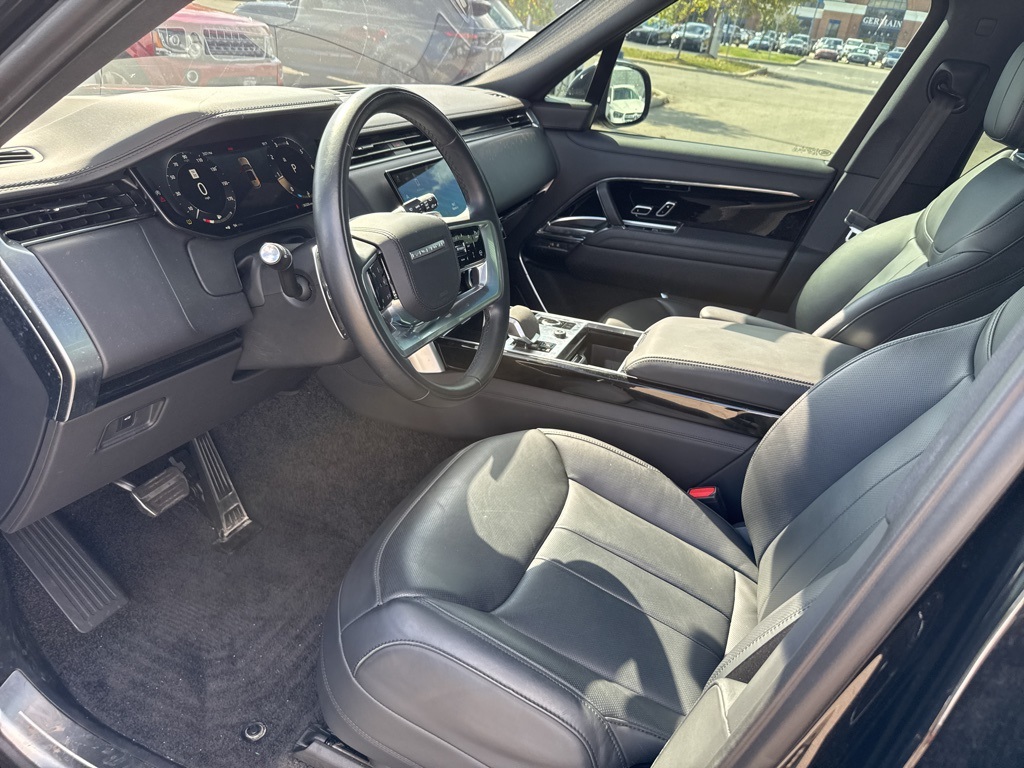 2023 Land Rover Range Rover SE photo 12