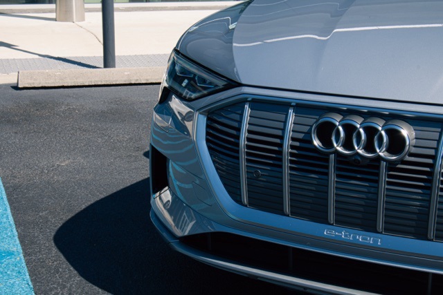 2020 Audi e-tron Sportback Premium Plus photo 3