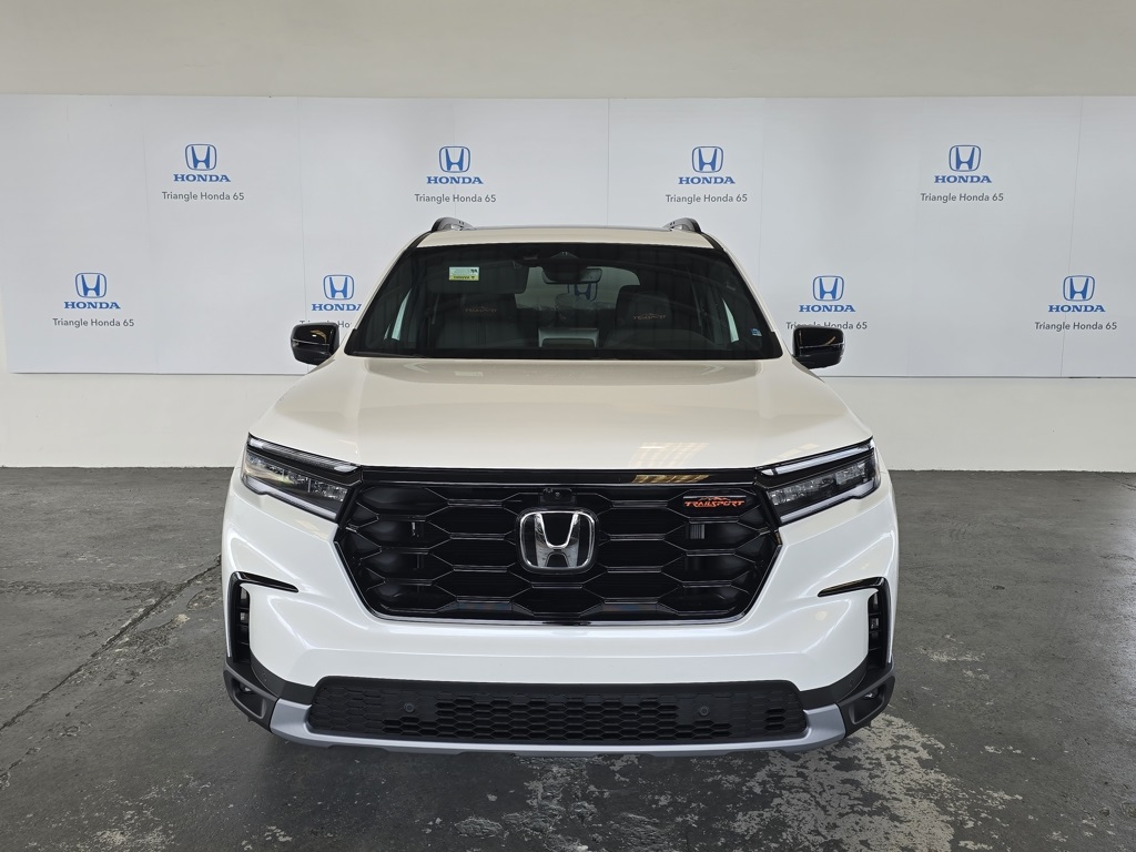 2025 Honda Pilot TrailSport photo 2