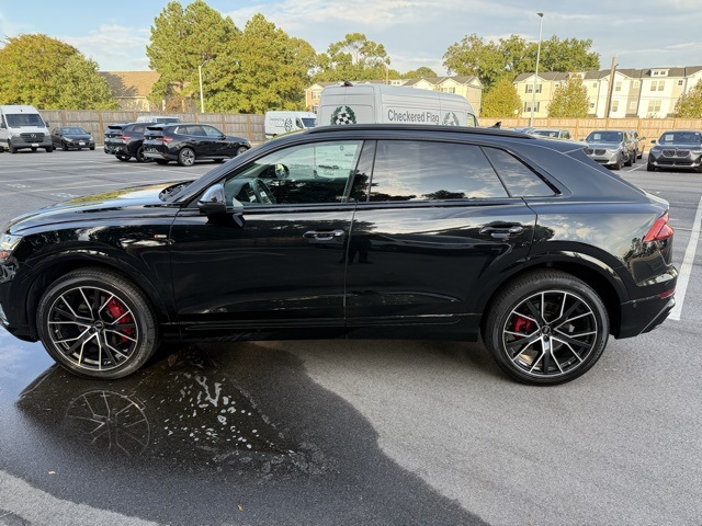 2023 Audi Q8 55 Premium Plus photo 2