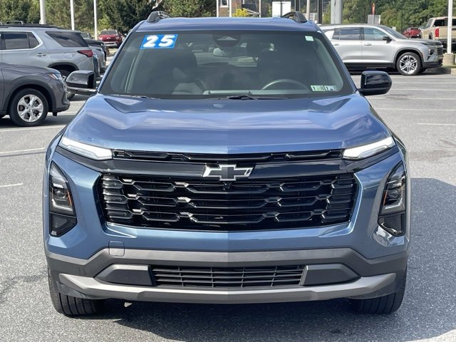 2025 Chevrolet Equinox LT photo 2