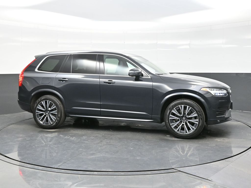 2022 Volvo XC90 T5 Momentum photo 4
