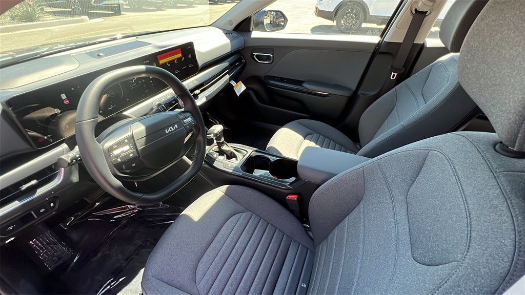 2025 Kia K4 EX photo 15