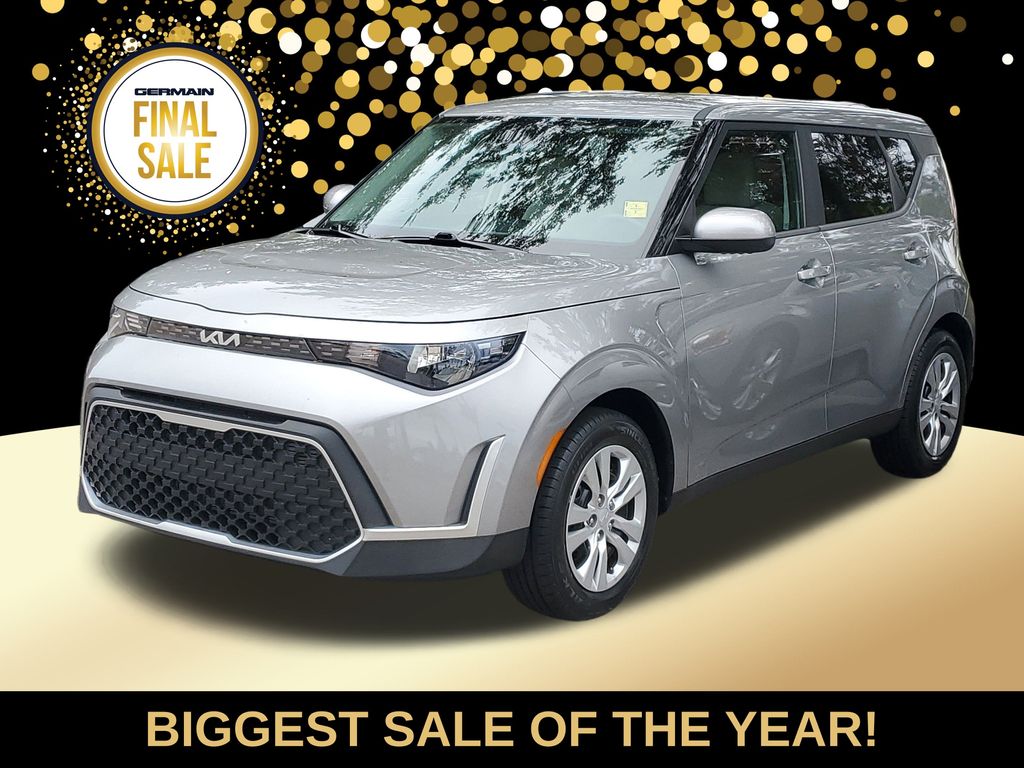 2023 Kia Soul LX's photo