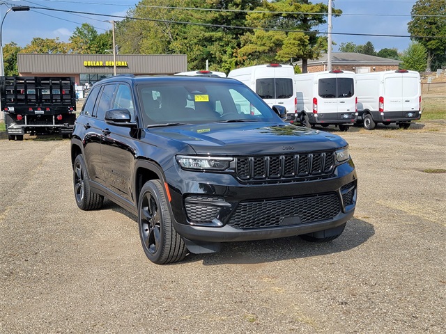 2022 Jeep Grand Cherokee Altitude photo 3