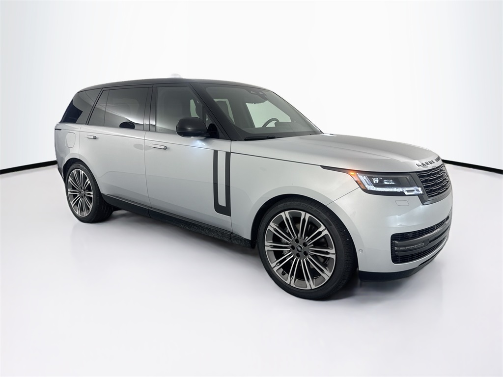 2025 Land Rover Range Rover SE photo 3