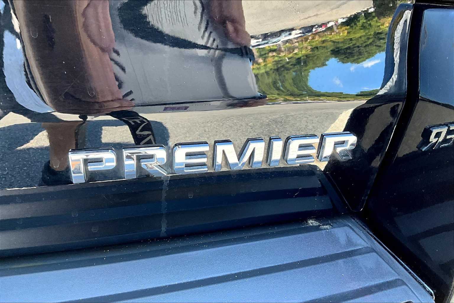 2019 Chevrolet Suburban Premier photo 9