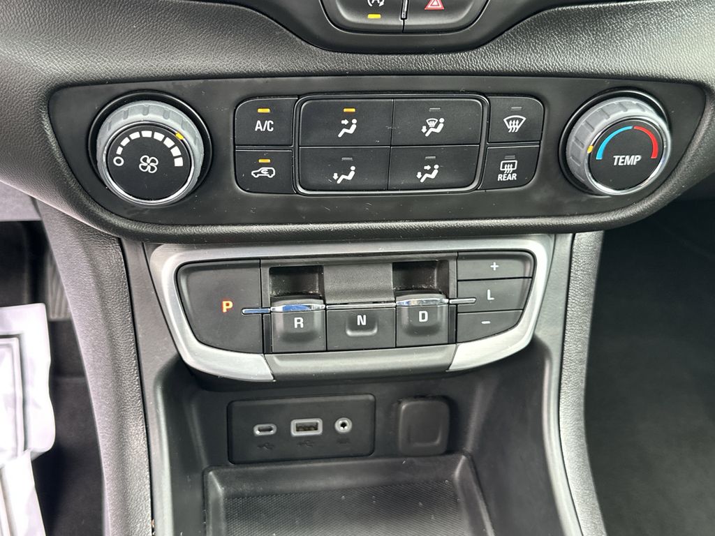 2024 GMC TERRAIN - Image 14