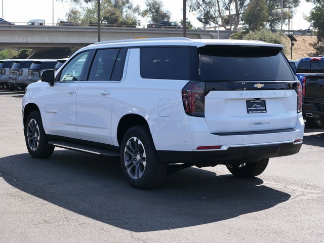 2026 Chevrolet Suburban LS photo 4