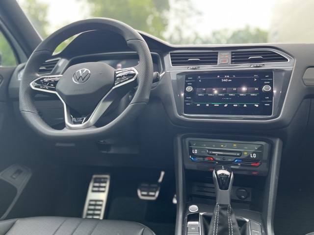 2024 Volkswagen Tiguan SE R-Line Black photo 5