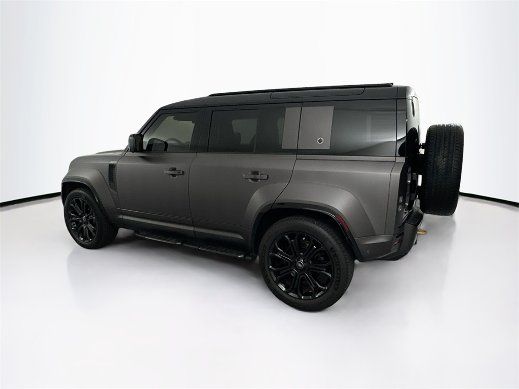 2025 Land Rover Defender 110 V8 photo 7