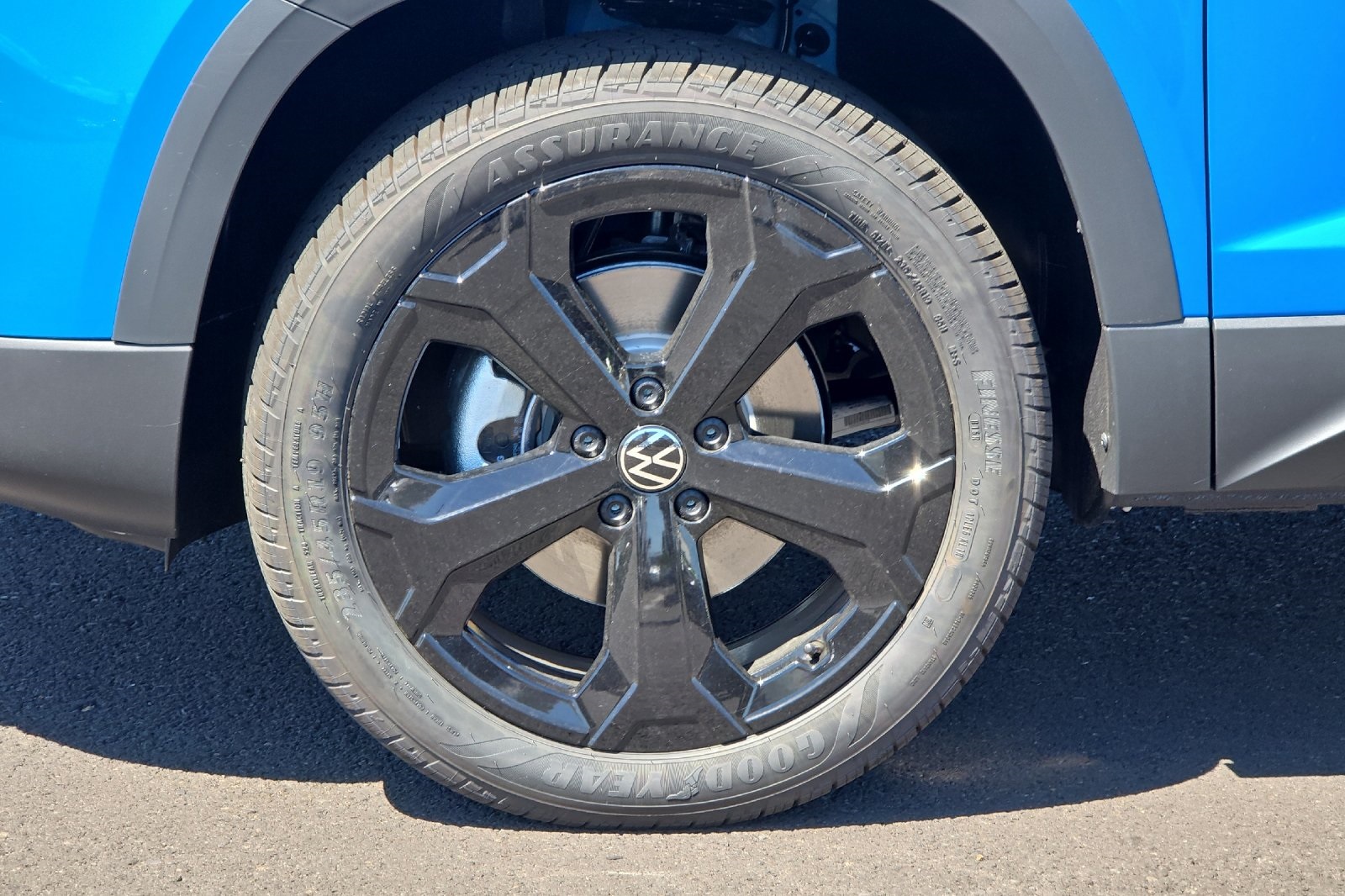 2025 Volkswagen Taos SE photo 24