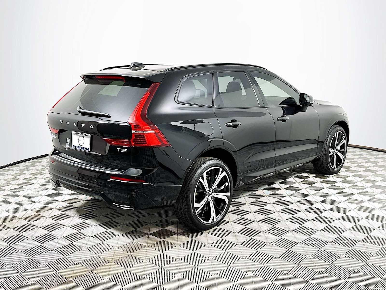 2025 Volvo XC60 T8 photo 6