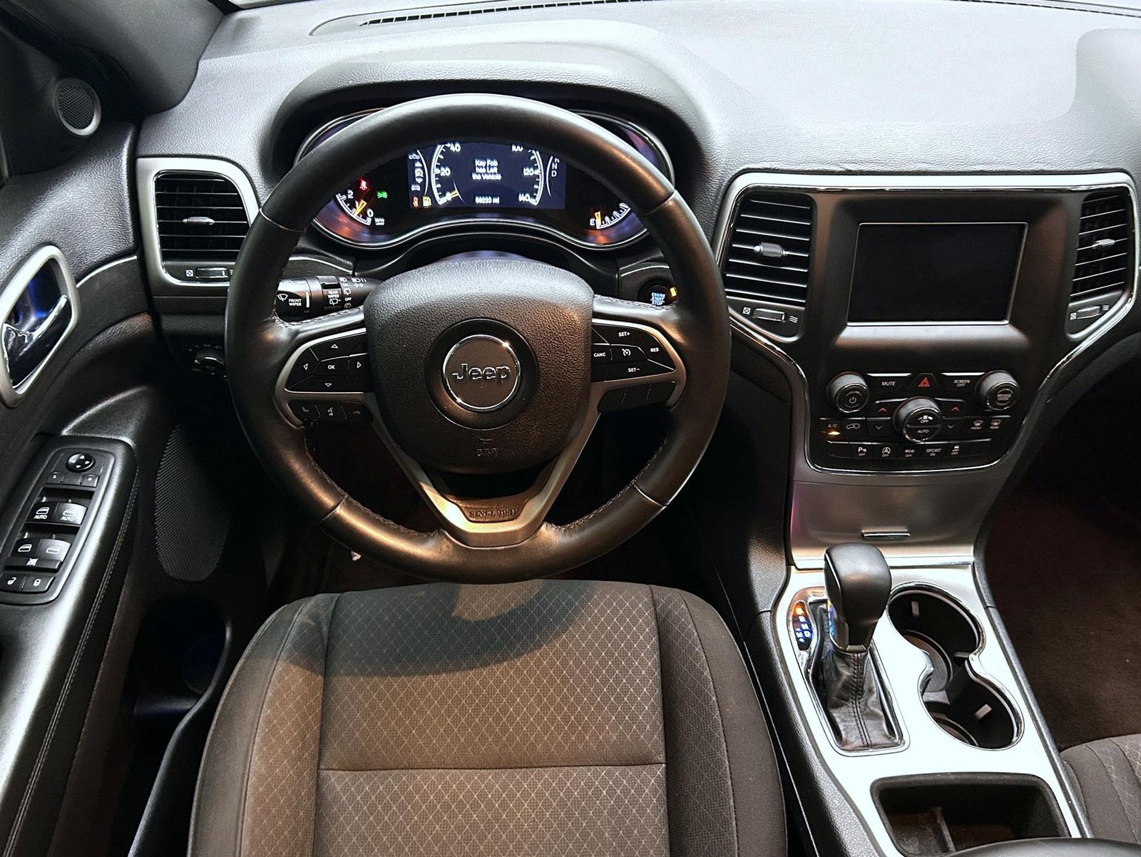 2018 Jeep Grand Cherokee Laredo E photo 12