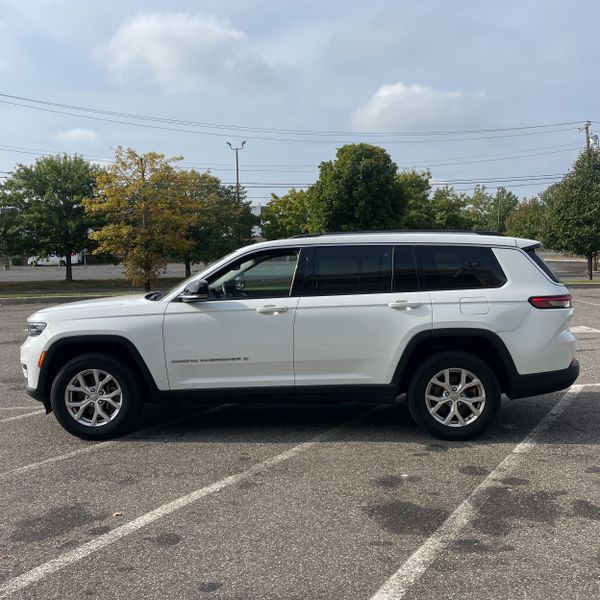 2021 Jeep Grand Cherokee Limited photo 2