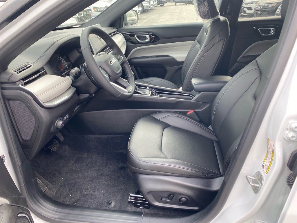 2025 Jeep Compass Limited photo 5