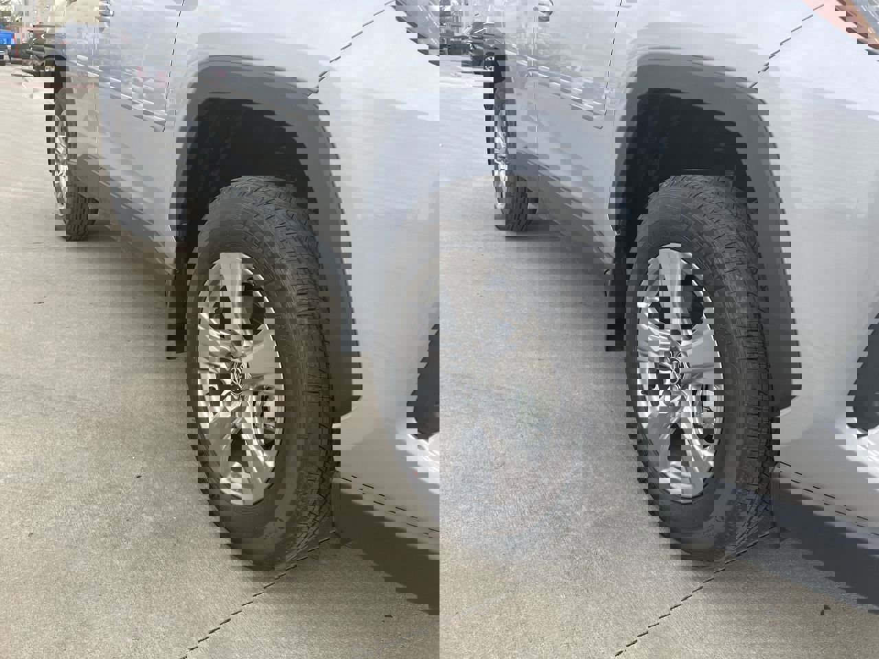 Used 2025 Toyota RAV4 XLE with VIN 2T3P1RFV2SW597699 for sale in Kansas City