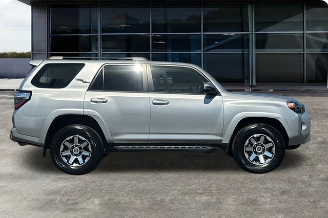 2023 Toyota 4Runner TRD Off-Road Premium photo 3
