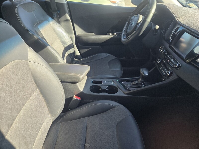 2017 Kia Niro EX photo 3