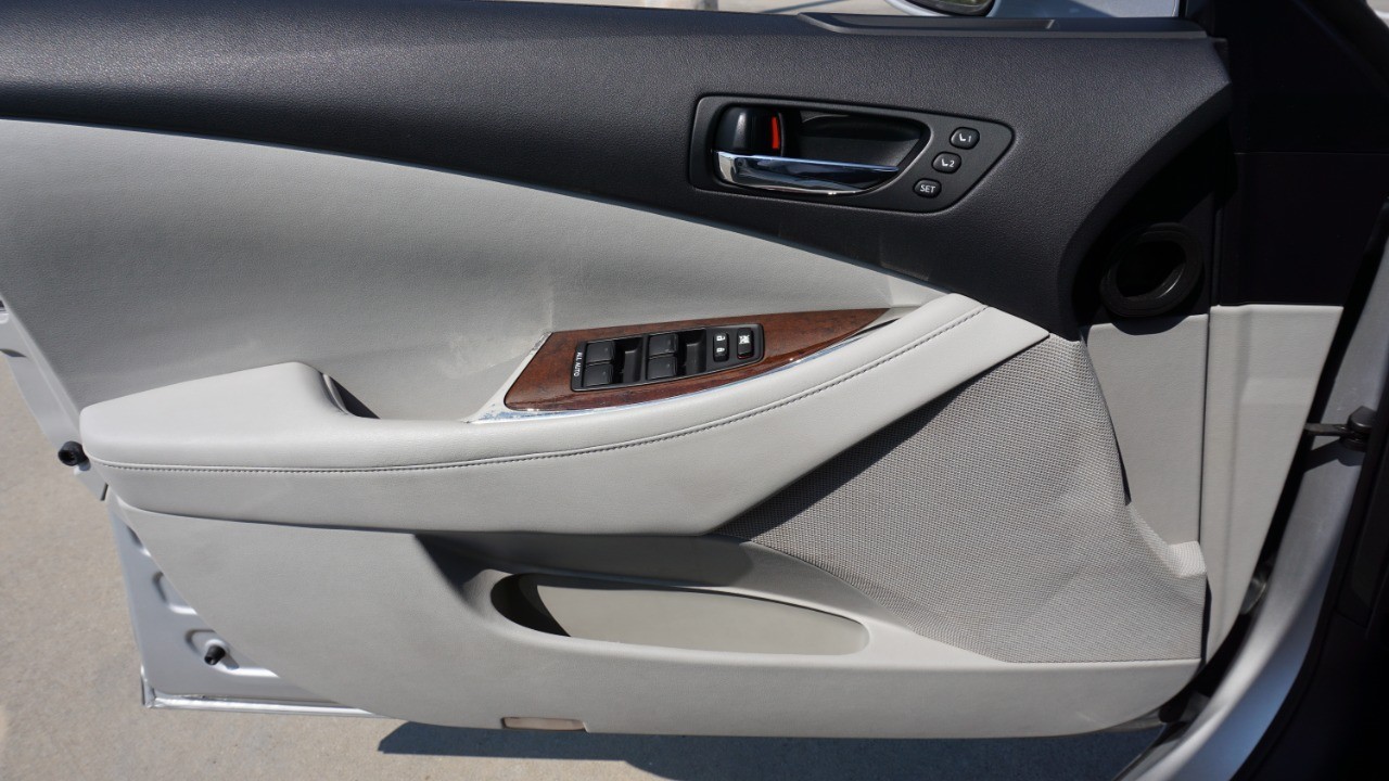 2010 Lexus ES 350 photo 22