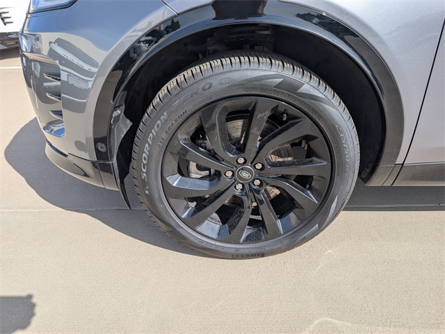 2024 Land Rover Discovery Sport SE photo 4