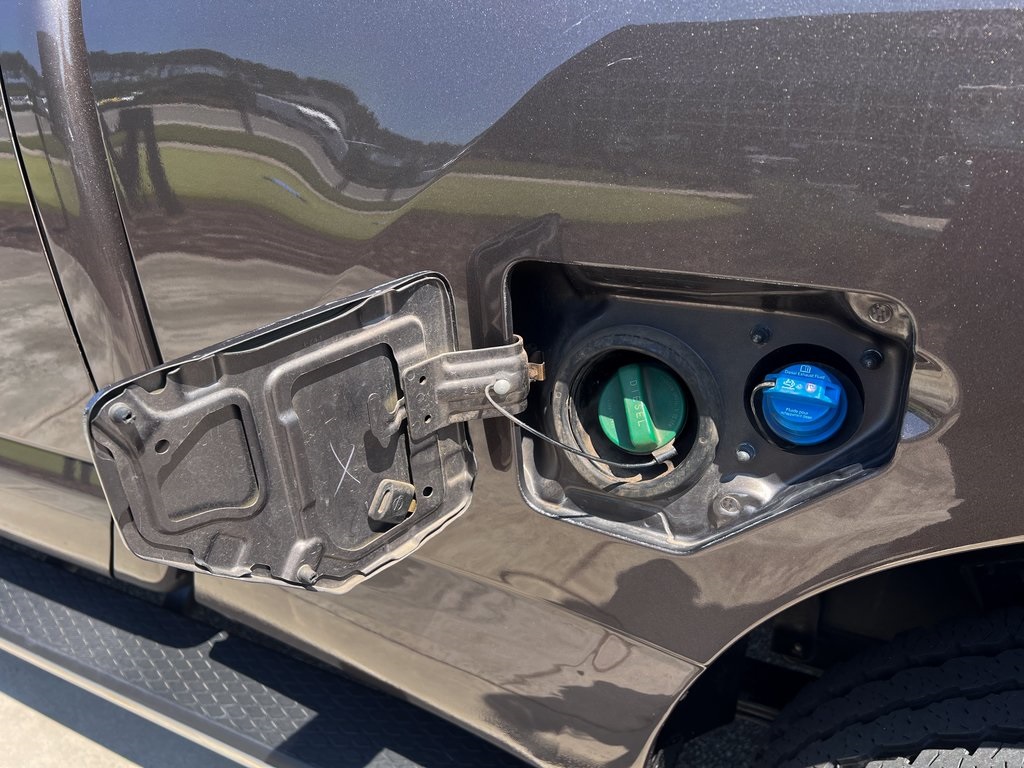 2019 Nissan Titan Crew Cab SV photo 16