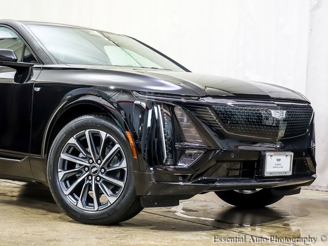 2025 Cadillac Lyriq Sport photo 2