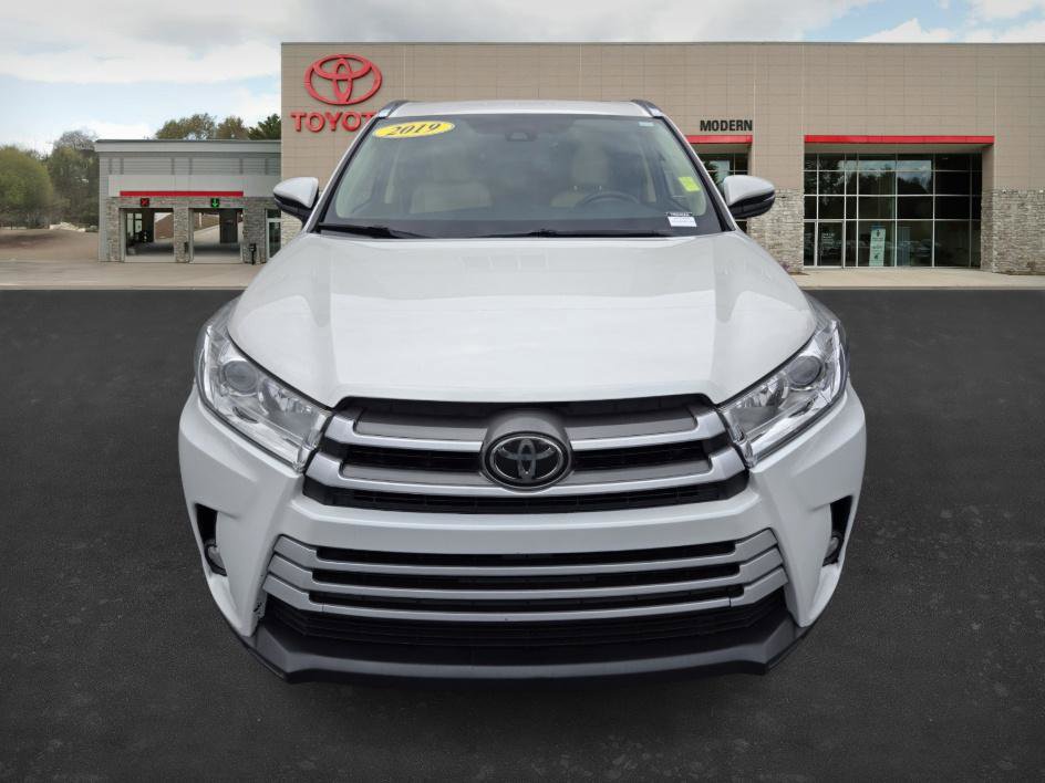 2019 Toyota Highlander XLE photo 2