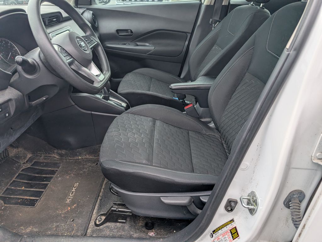 2021 Nissan Kicks S photo 5