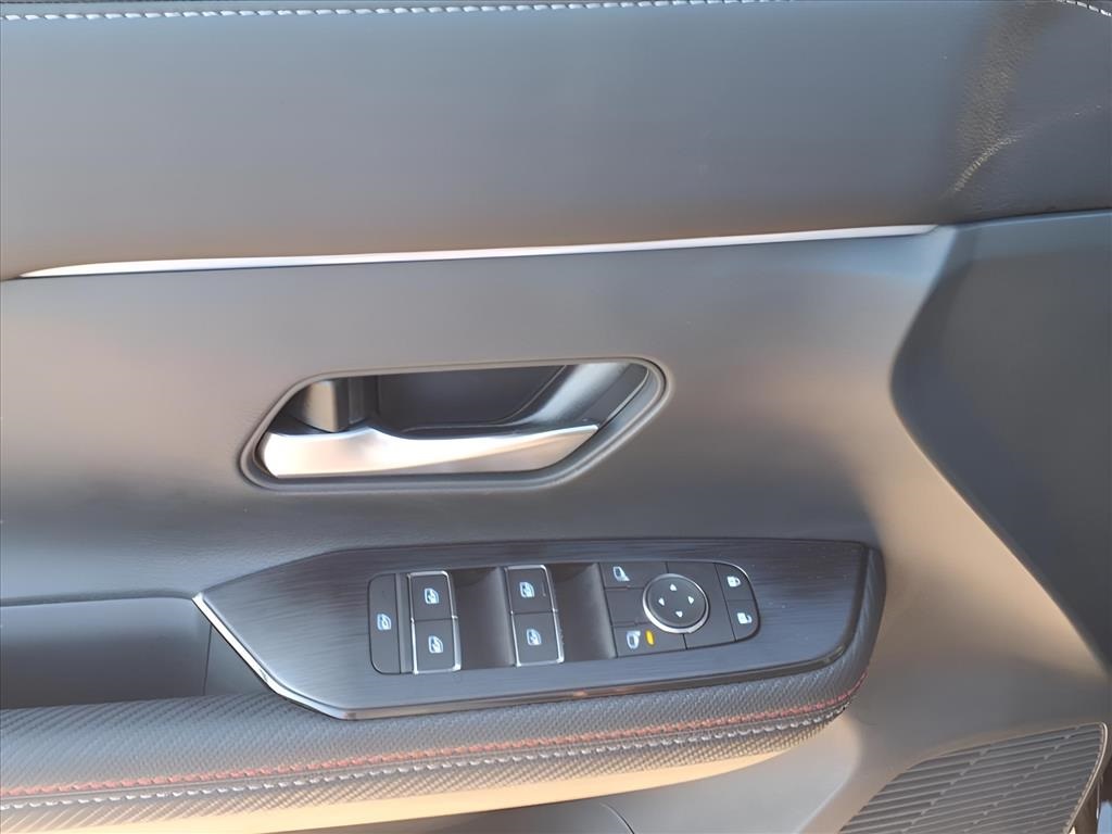2025 Nissan Kicks SR photo 15
