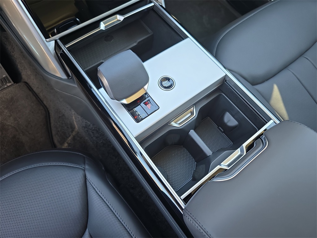 2025 Land Rover Range Rover SE photo 21