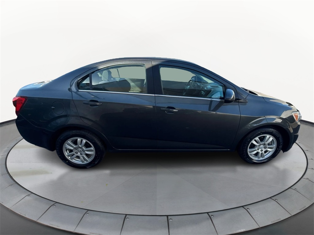 2016 Chevrolet Sonic LT photo 4