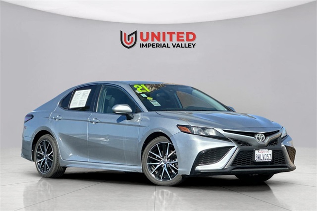 2021 Toyota Camry SE's photo