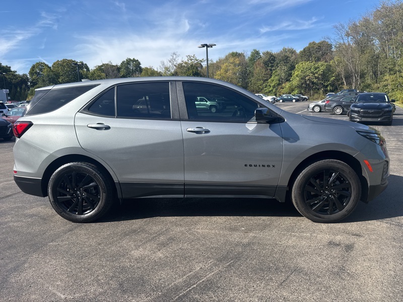 2023 Chevrolet Equinox LS photo 2