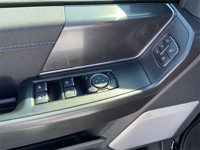 2025 Ford F-150 Lariat photo 6