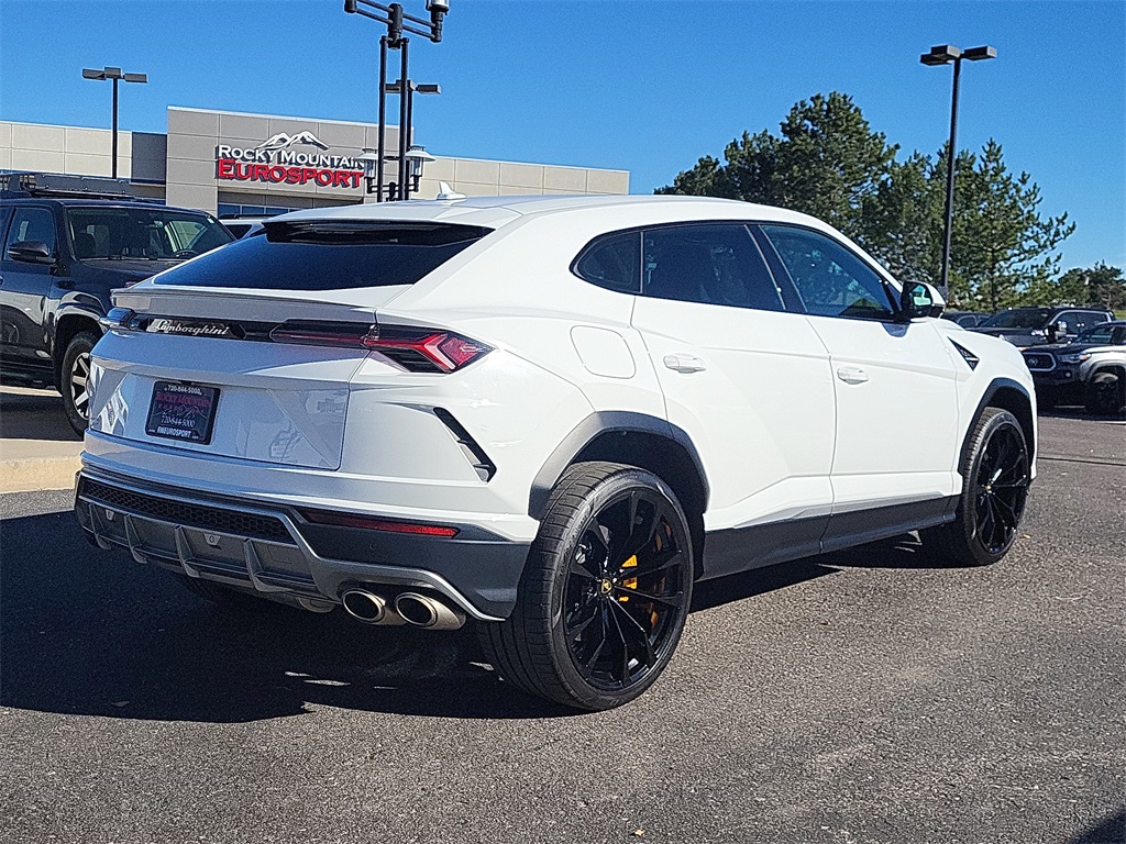 2019 Lamborghini Urus Base photo 4